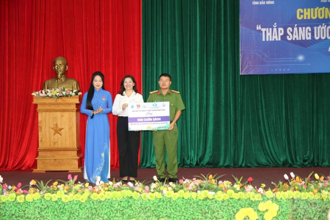 Hội Liên hiệp Thanh niên Việt Nam tỉnh Đắk Nông tổ chức “Thắp sáng ước mơ hoàn lương” năm 2024