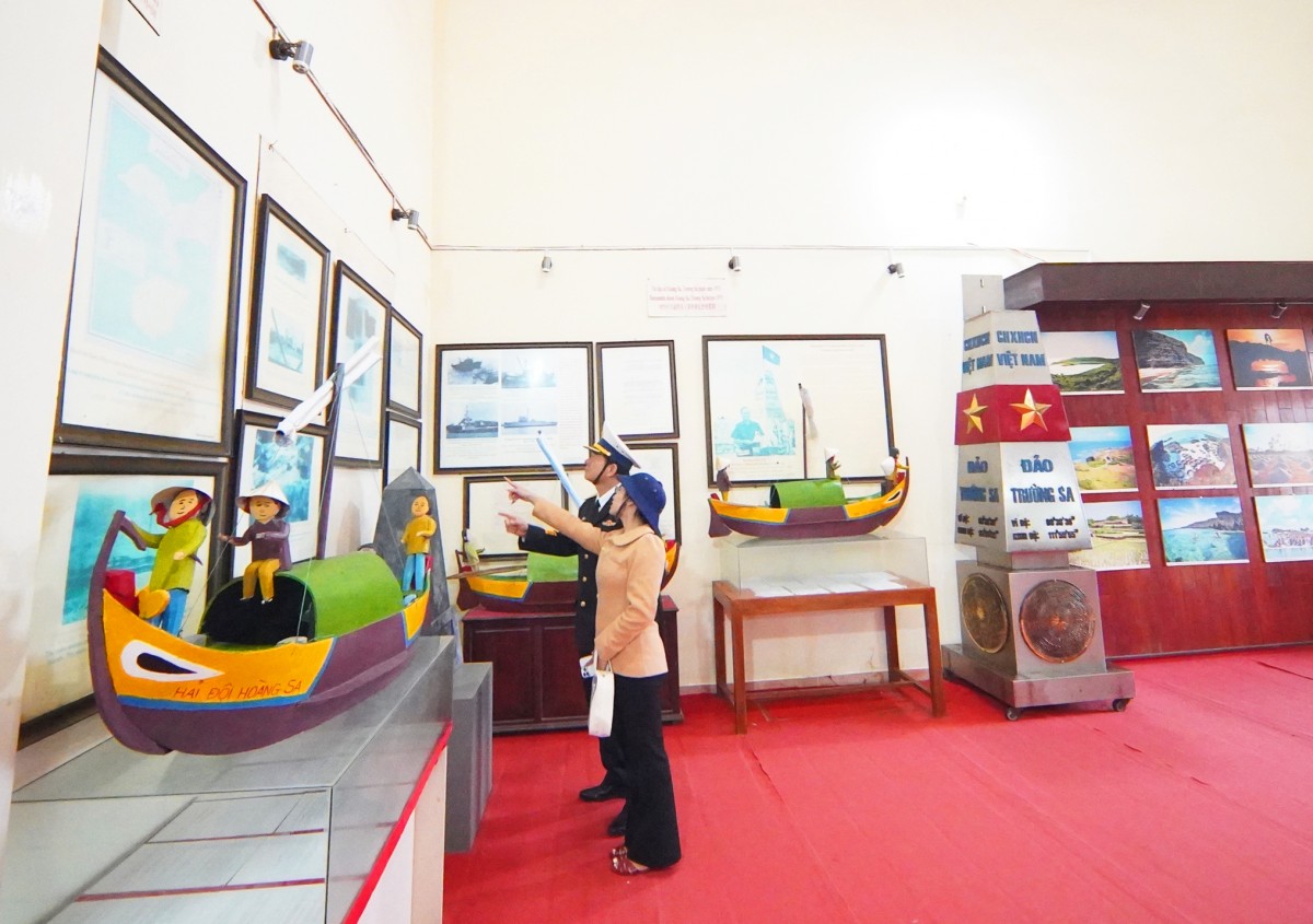 Chuyến hải trình mang Tết ra biển đảo: Ấm tình quân dân Chuyến hải trình mang Tết ra biển đảo: Ấm tình quân dân