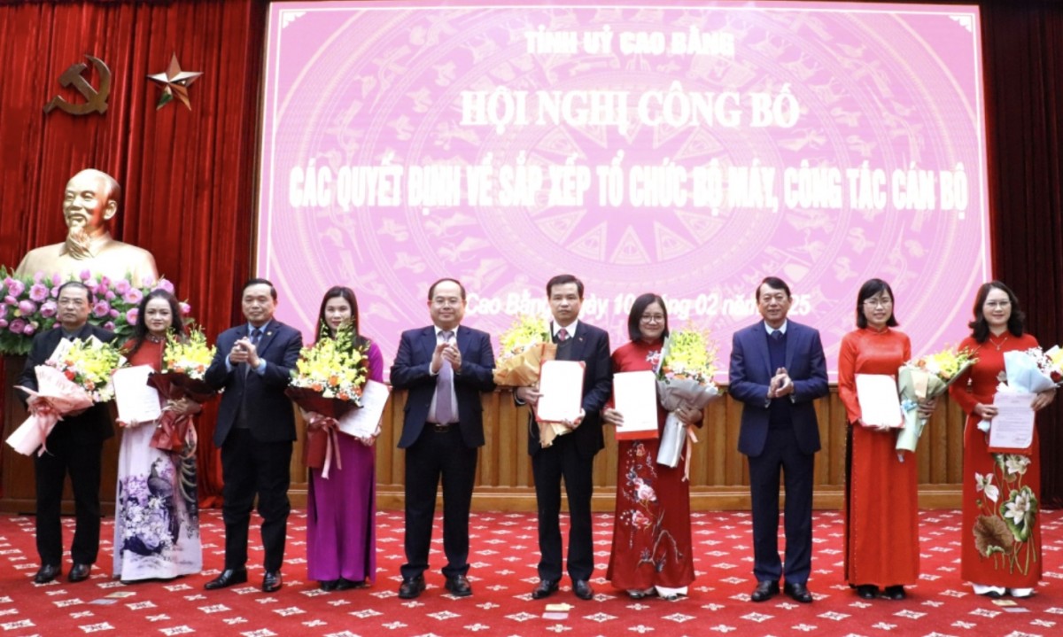 Tỉnh uỷ Cao Bằng: Công bố các quyết định sắp xếp tổ chức bộ máy, công tác cán bộ