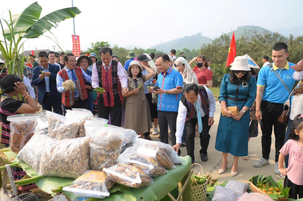Ngày hội tôn vinh bản sắc văn hóa “Sắc Xuân vùng cao A Lưới”