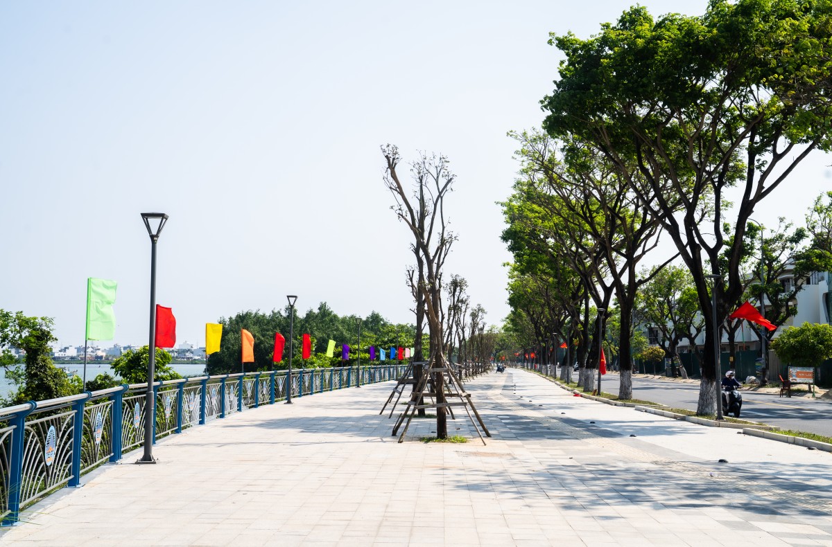 “Mục sở thị” lối dành riêng cho xe đạp dọc tuyến đường Thăng Long “Mục sở thị” lối dành riêng cho xe đạp dọc tuyến đường Thăng Long