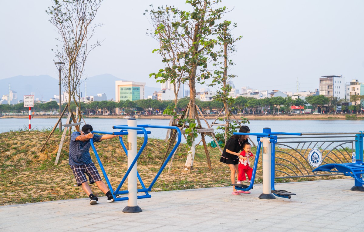 “Mục sở thị” lối dành riêng cho xe đạp dọc tuyến đường Thăng Long “Mục sở thị” lối dành riêng cho xe đạp dọc tuyến đường Thăng Long