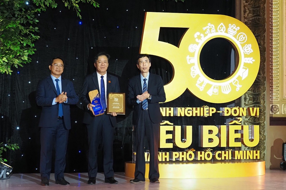 Công ty CP Phân bón Bình Điền trong top 50 doanh nghiệp và đơn vị tiêu biểu của TP. HCM