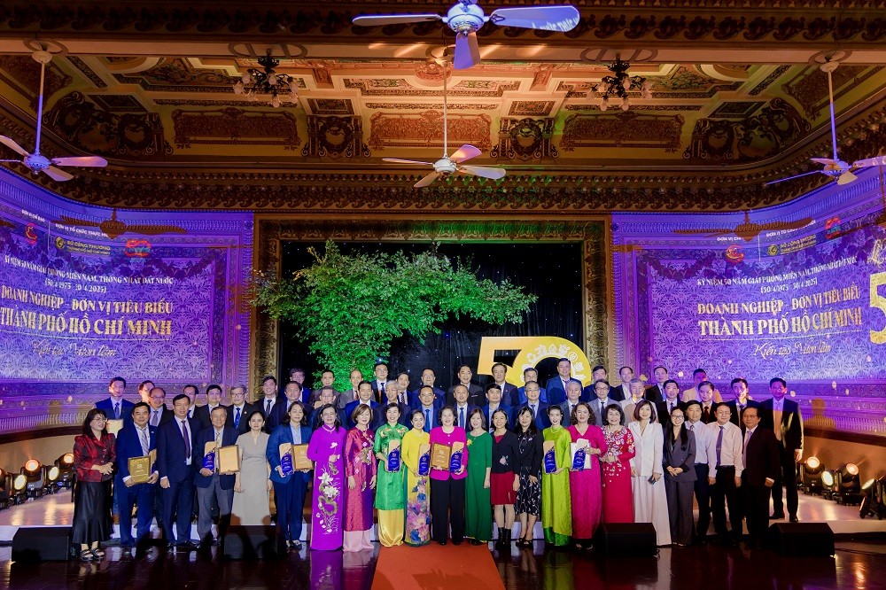 Công ty CP Phân bón Bình Điền trong top 50 doanh nghiệp và đơn vị tiêu biểu của TP. HCM