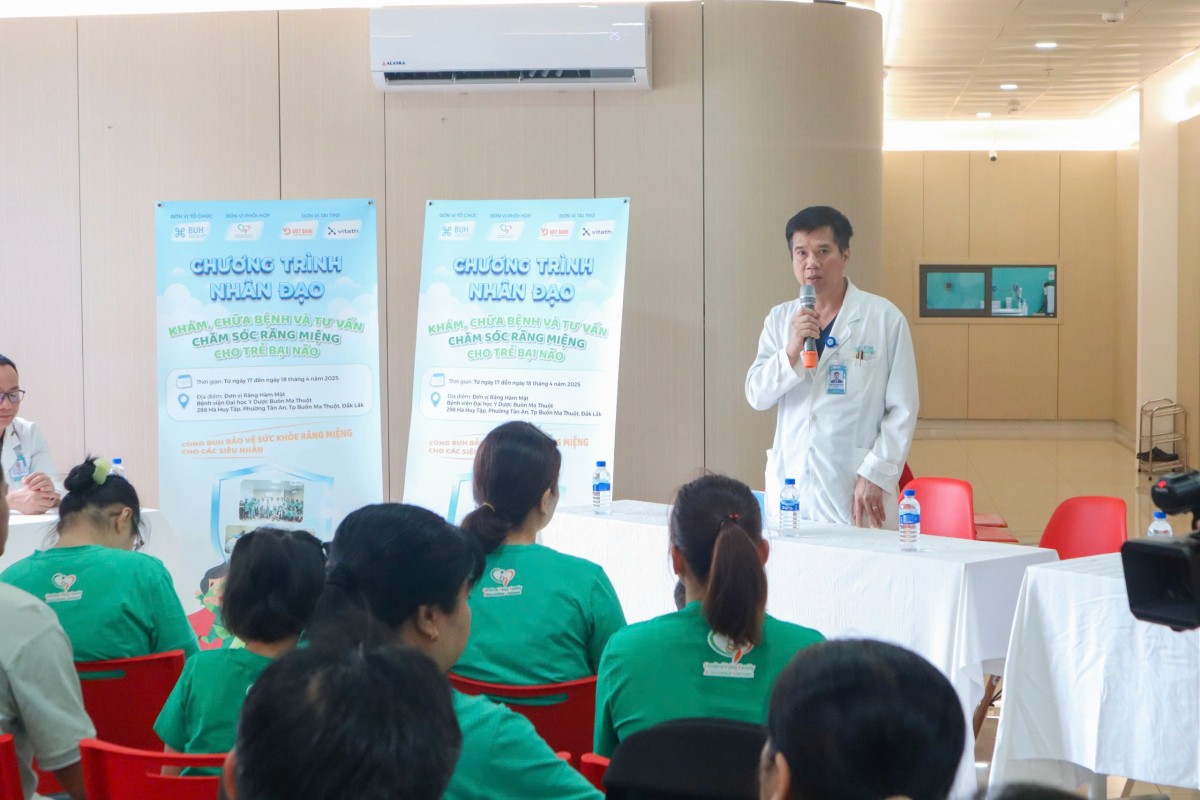 Bệnh viện ĐH Y dược Buôn Ma Thuột khám, chữa bệnh miễn phí cho trẻ bại não