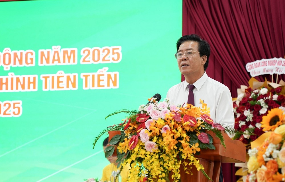 Ông NGÔ VĂN ĐÔNG – Bí thư Đảng ủy, Tổng Giám đốc Công ty CP Phân bón Bình Điền phát biểu tại Hội nghị Đại biểu Người lao động năm 2025 và Tuyên dương gương điển hình tiên tiến giai đoạn 2020-2025.