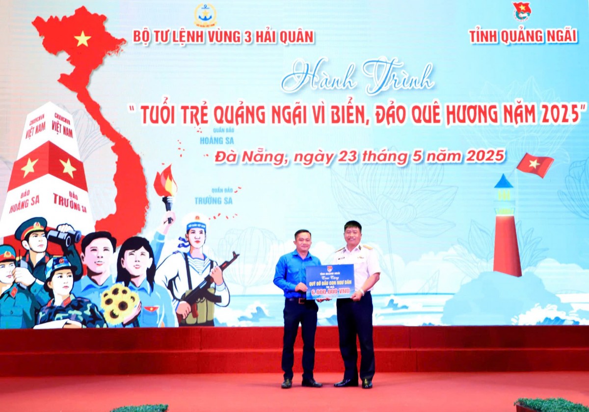 Hành trình “Tuổi trẻ Quảng Ngãi vì biển, đảo quê hương”