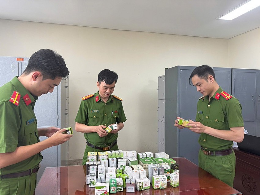 Phòng Cảnh sát Kinh tế triệt phá đường dây sản xuất thực phẩm chức năng giả do Ngọc cầm đầu.