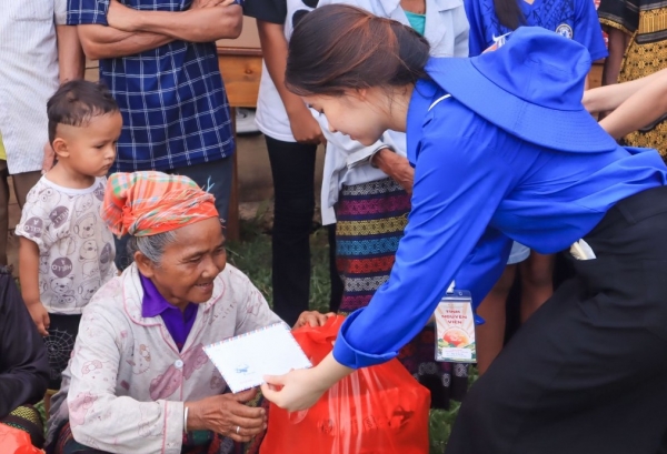 “Nắng lên - Tình về”: Mang hơi ấm thiện nguyện cùng sức trẻ đến với vùng xa