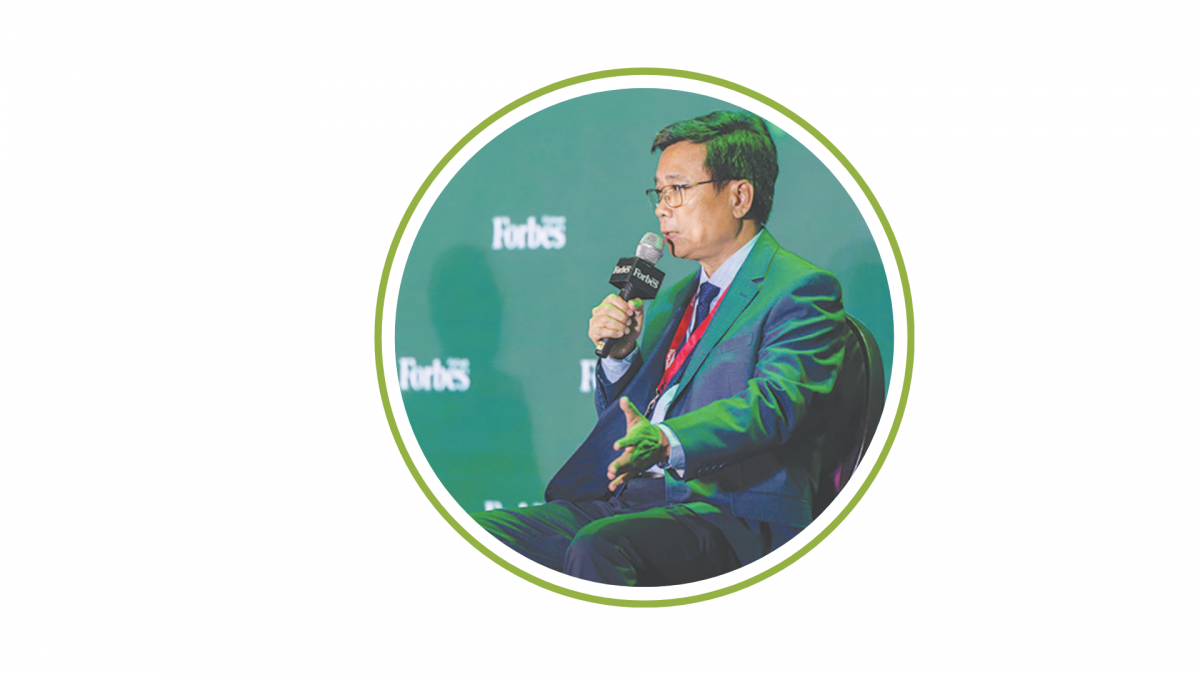 Ông Lê Hoàng Minh – Trưởng dự án Net Zero  của Vinamilk chia sẻ tại Hội thảo Phát triển  bền vững của Forbes Việt Nam 2025.