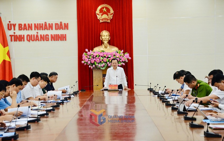 Phó Chủ tịch UBND tỉnh Quảng Ninh Cao Tường Huy phát biểu tại hội nghị. Ảnh: QMG