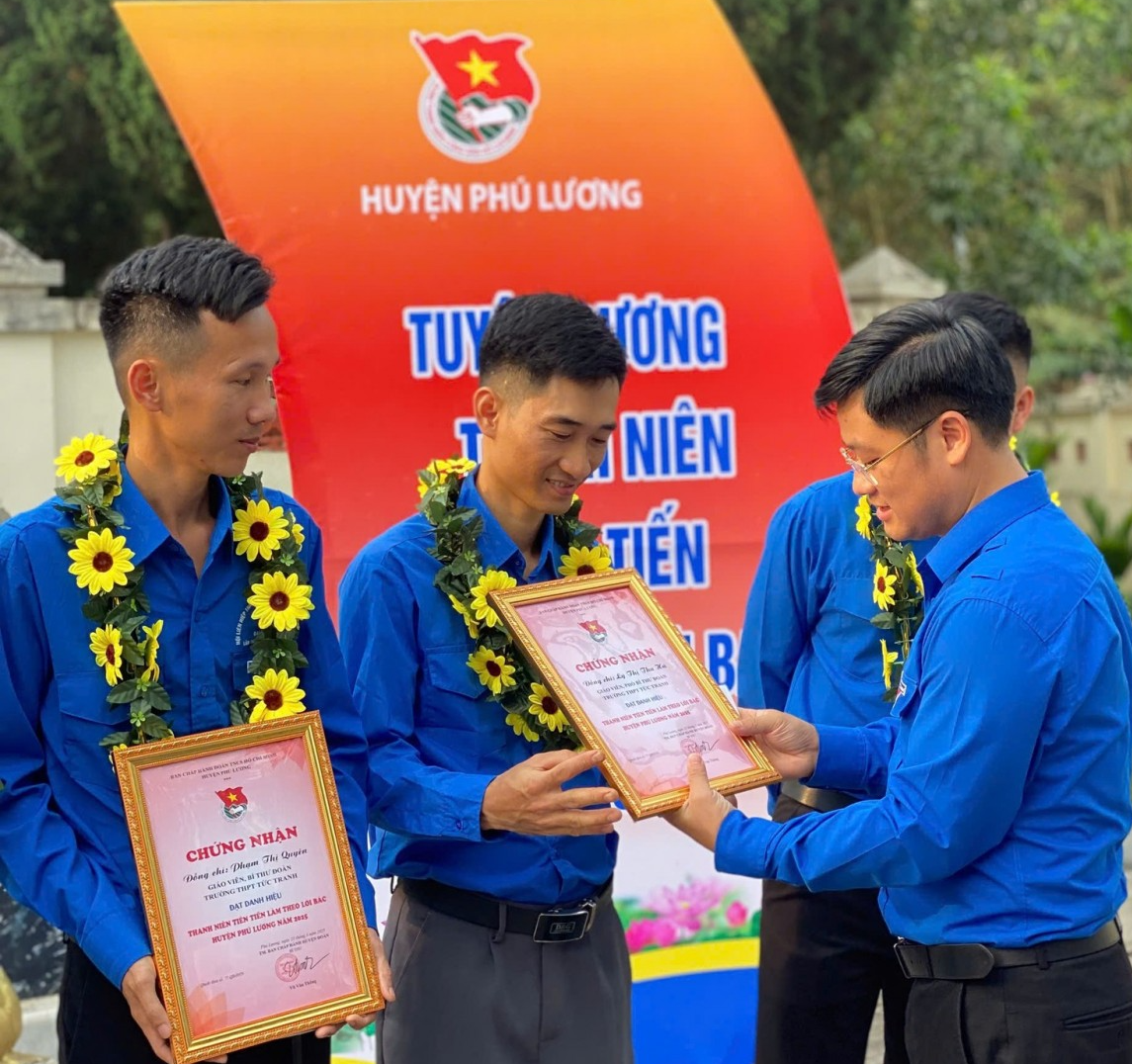Anh Tuấn nhận danh hiệu Thanh niên làm theo lời Bác 2025 của Huyện Đoàn Phú Lương (tháng 4-2025)