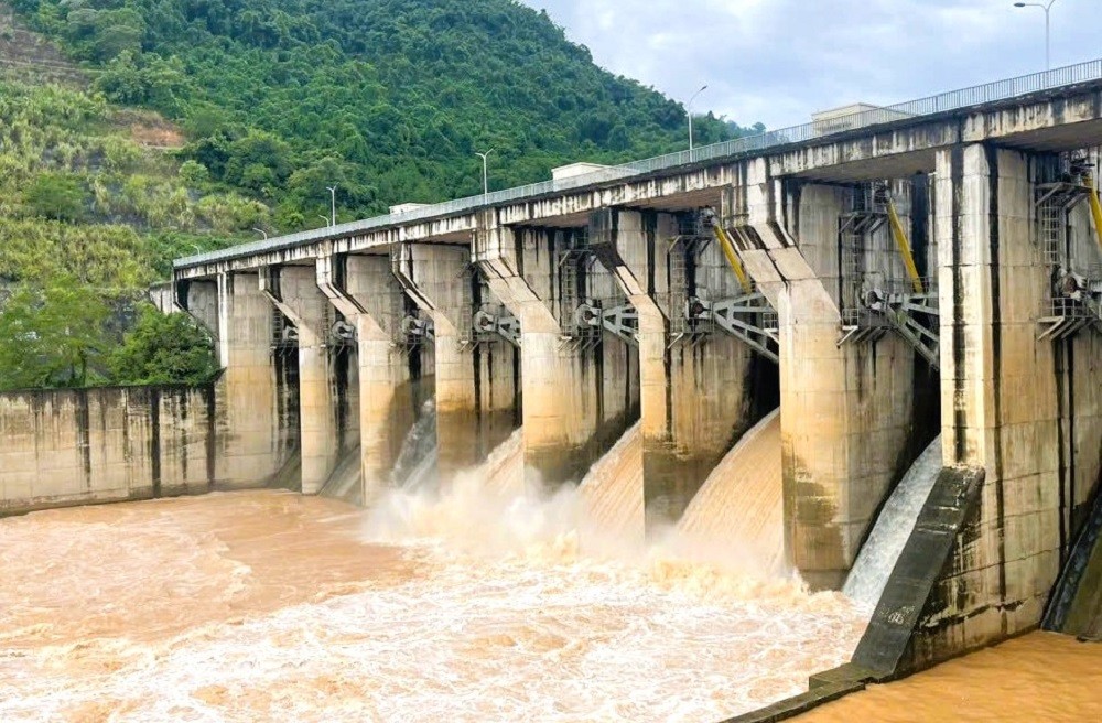 Thủy điện Khe Bố vận hành hồ chứa, đảm bảo an toàn cho vùng hạ du
