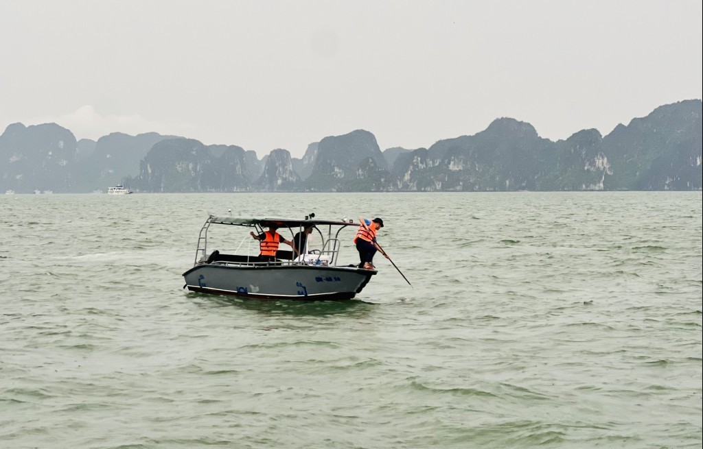 Quảng Ninh: Tìm thấy thêm một thi thể nạn nhân vụ lật tàu du lịch
