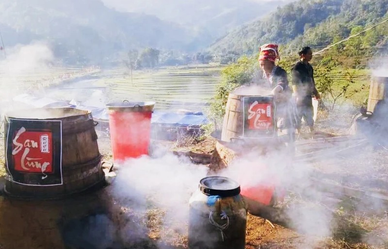 Rượu San Lùng - Đặc sản vàng của núi rừng Lào Cai