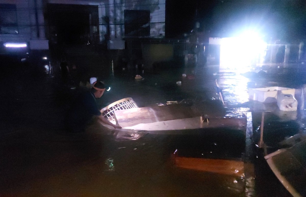 Nghệ An: Người dân miền núi tất tả chạy lũ trong đêm, cụ bà 70 tuổi mất tích