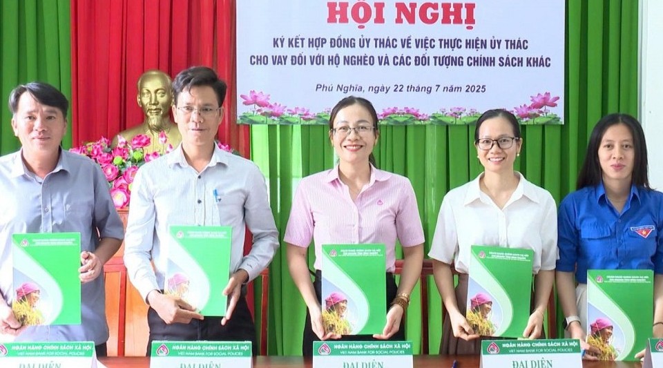 Ngân hàng Chính sách xã hội phối hợp với tổ chức chính trị - xã hội hỗ trợ vốn vay cho hộ nghèo