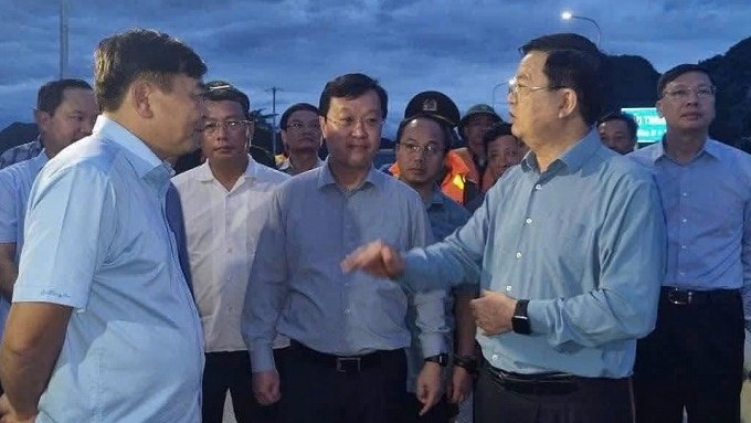 Phó Thủ tướng Mai Văn Chính chỉ đạo công tác ứng phó bão lũ và động viên người dân tại Nghệ An
