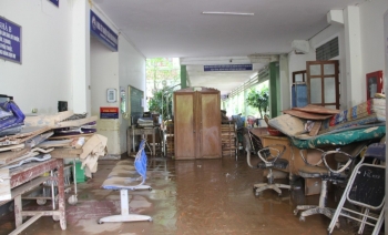 Trung tâm y tế Tương Dương ngổn ngang sau trận lũ lịch sử
