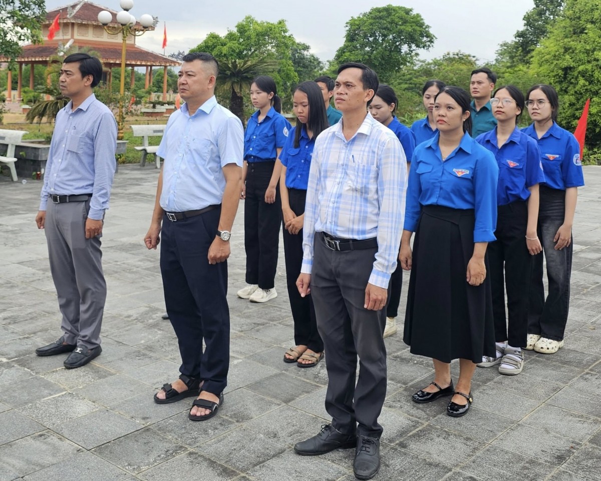 Phường Dương Nỗ, TP Huế dâng hương tưởng niệm, tri ân các anh hùng liệt sĩ