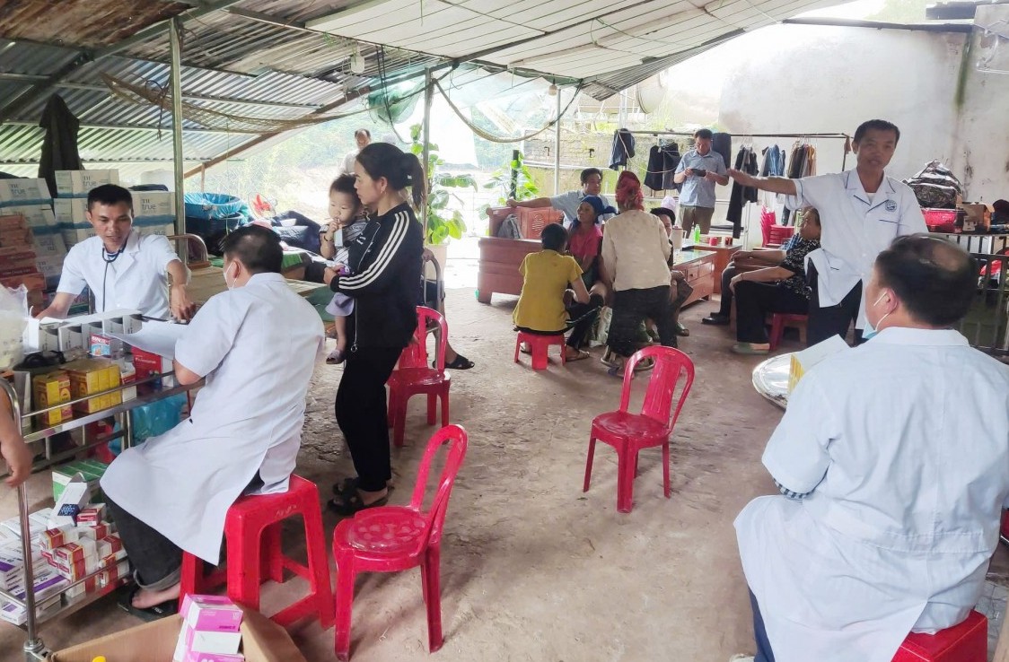 Nghệ An: Lập trạm y tế dã chiến, chủ động khám chữa bệnh, phòng chống dịch bệnh sau lũ