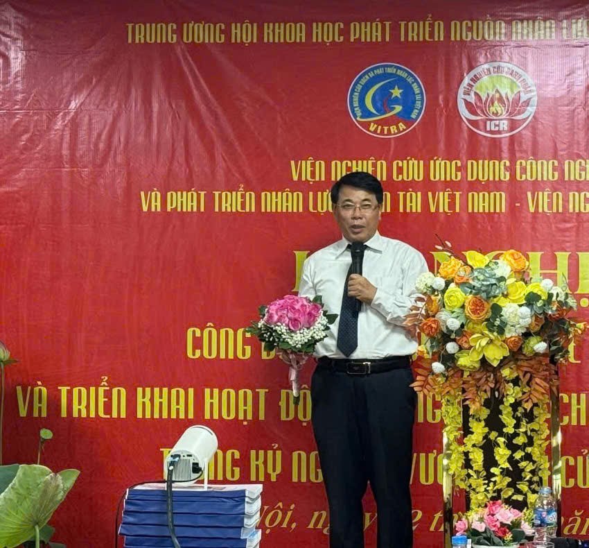 Bổ nhiệm GS.TSKH. Phan Xuân Sơn làm Viện trưởng Viện Nghiên cứu Danh nhân