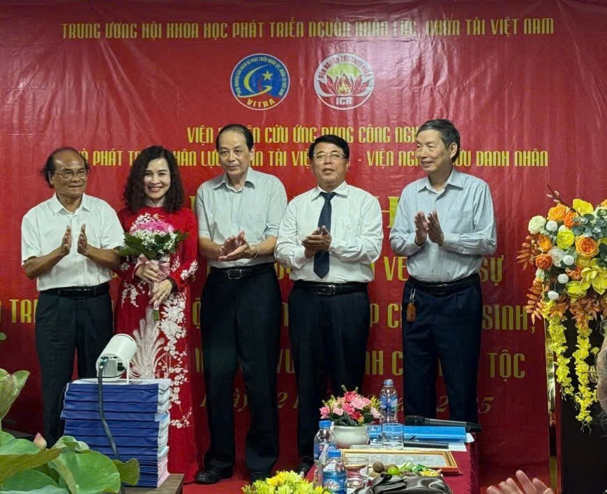 Bổ nhiệm GS.TSKH. Phan Xuân Sơn làm Viện trưởng Viện Nghiên cứu Danh nhân