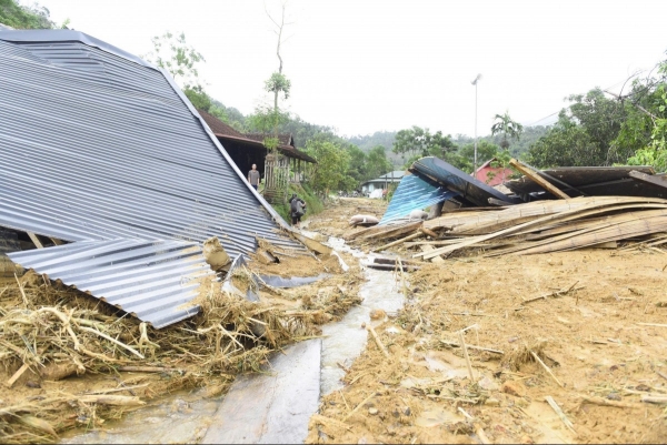 Yên Nhân “tan hoang” sau trận lũ dữ
