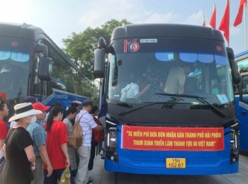 Hải Phòng tổ chức xe đưa đón miễn phí cho người dân đến với Triển lãm 80 năm thành tựu đất nước