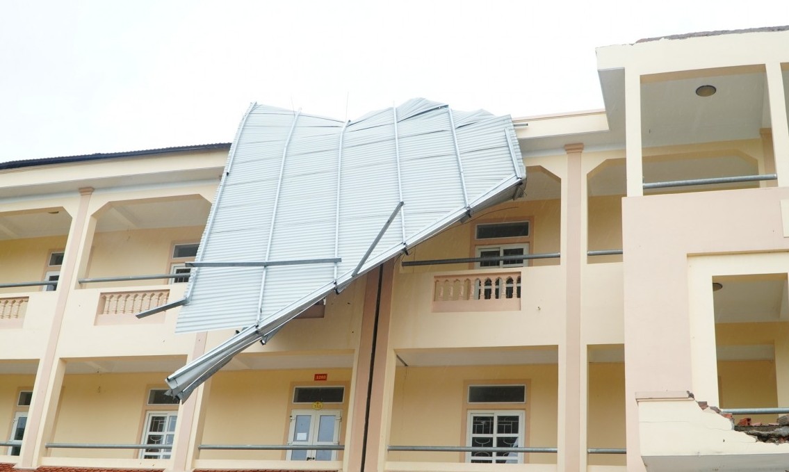 Nghệ An: Gần 20.000 căn nhà bị tốc mái, hư hỏng; hàng nghìn héc ta lúa, hoa màu bị thiệt hại