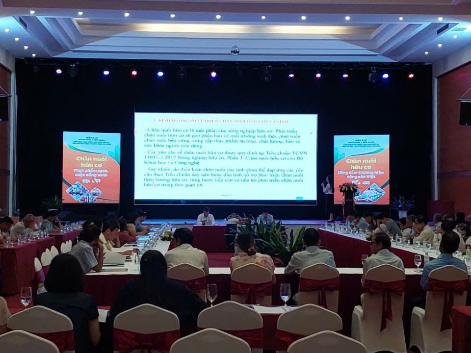 Diễn đàn phát triển chăn nuôi hữu cơ gắn với xây dựng thương hiệu sản phẩm