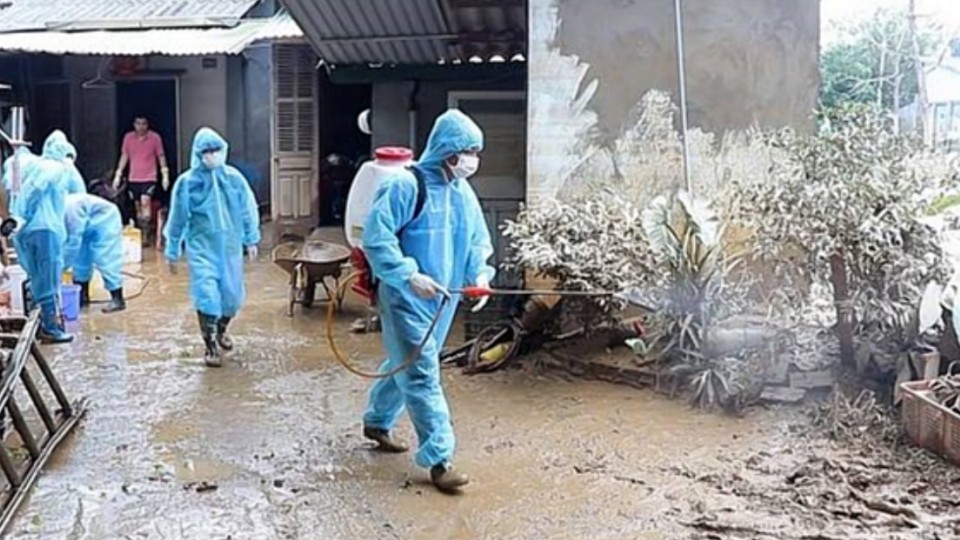 Triển khai quyết liệt công tác phòng chống dịch bệnh sau lũ