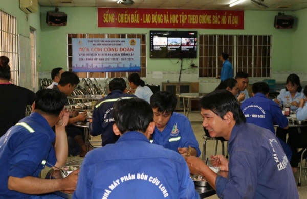 Phân bón Miền Nam & “Bữa cơm Công đoàn”: Hơi ấm ở “ngôi nhà thứ hai”