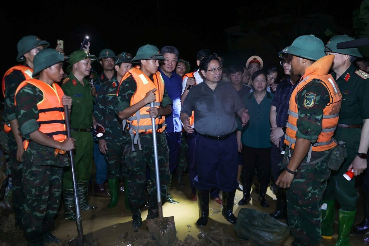 Thủ tướng Phạm Minh Chính kiểm tra công tác ứng phó mưa lũ tại Hà Nội