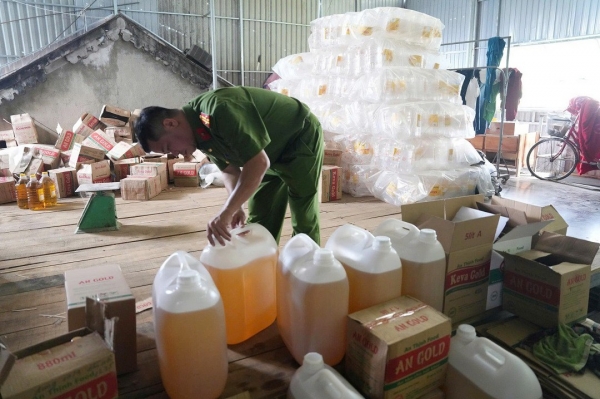 Sản xuất, buôn bán dầu ăn giả, giám đốc Công ty An Thịnh Food bị khởi tố