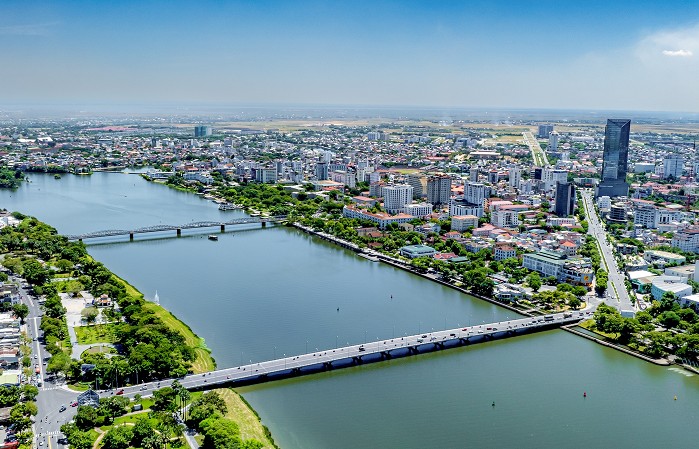 Khai thác tài nguyên và phát triển năng lượng sạch - xanh