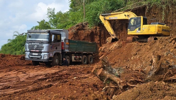 Lâm Đồng: Xử lý hàng loạt các trường hợp khai thác đất trái phép tại xã Đắk Song