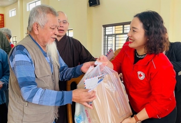 Hơn 500 triệu đồng hỗ trợ người dân Hà Tĩnh khắc phục thiệt hại sau bão số 10