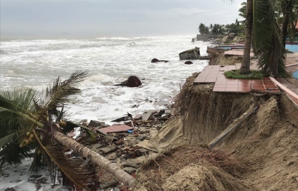 Miền Trung "oằn mình" trong bão lũ - Lời cảnh tỉnh từ "mái nhà Trường Sơn"