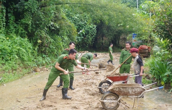 Ấm tình quân dân giữa tâm lũ vùng cao Nam Trà My