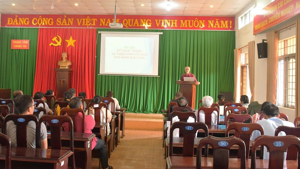 Lâm Đồng: Tập huấn nghề trồng dâu, nuôi tằm công nghệ cao cho nông dân tại xã Đức An