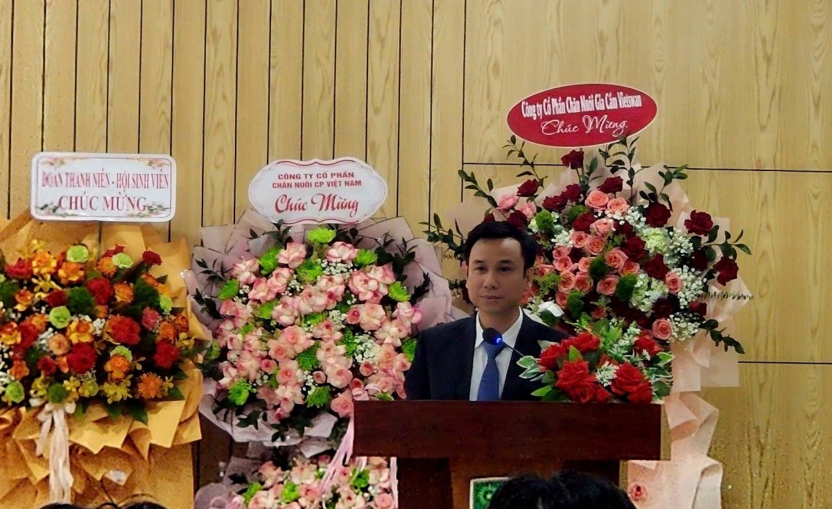 PGS.TS. Đinh Văn Dũng, Trưởng Khoa Chăn nuôi Thú y (Đại học Nông Lâm, Huế) phát biểu tại chương trình. Ảnh: Ket Vinh