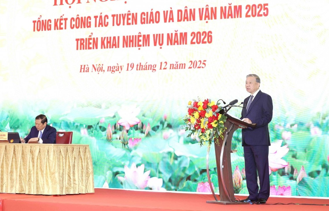 Giữ vững định hướng chính trị, bảo vệ vững chắc nền tảng tư tưởng của Đảng trong kỷ nguyên số (*)