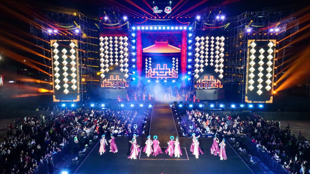 Tối 20/12/2025 tại Quảng trường Ngọ Môn - Đại Nội Huế, Lễ bế mạc Năm Du lịch Quốc gia - Huế 2025 đã diễn ra trang trọng, ấn tượng