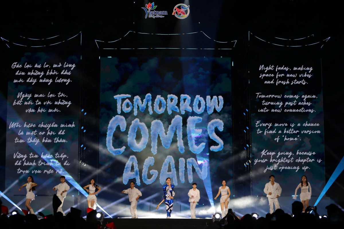 Chương trình nghệ thuật đặc sắc được dàn dựng công phu, kết hợp hài hòa giữa yếu tố truyền thống và sáng tạo hiện đại.