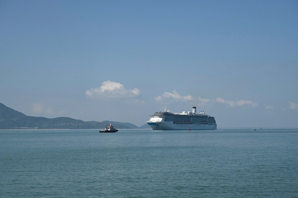 Du lịch Huế: Dấu ấn khởi sắc mở đầu năm 2026 Chuyến tàu Adora Mediterranea mang quốc tịch Bahamas cập cảng đúng vào dịp đầu năm mới với 2.680 hành khách quốc tế và 920 thuyền viên trên tàu