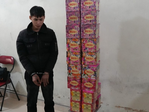 Cao Bằng: Bắt giữ đối tượng vận chuyển 53 kg pháo hoa nổ trái phép