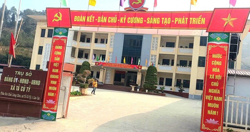 Lào Cai: Rực rỡ cờ, hoa đón chào Đại hội XIV của Đảng