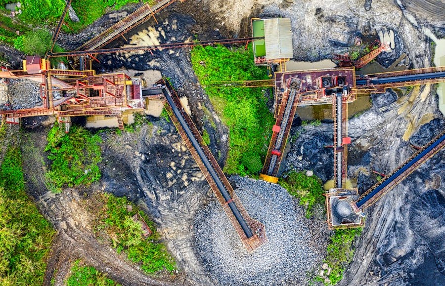 Mối liên hệ giữa khai thác tài nguyên và phát triển bền vững