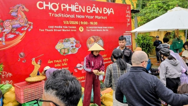 Rộn ràng phiên chợ Tết Bính Ngọ ven làng chài Tân Thành
